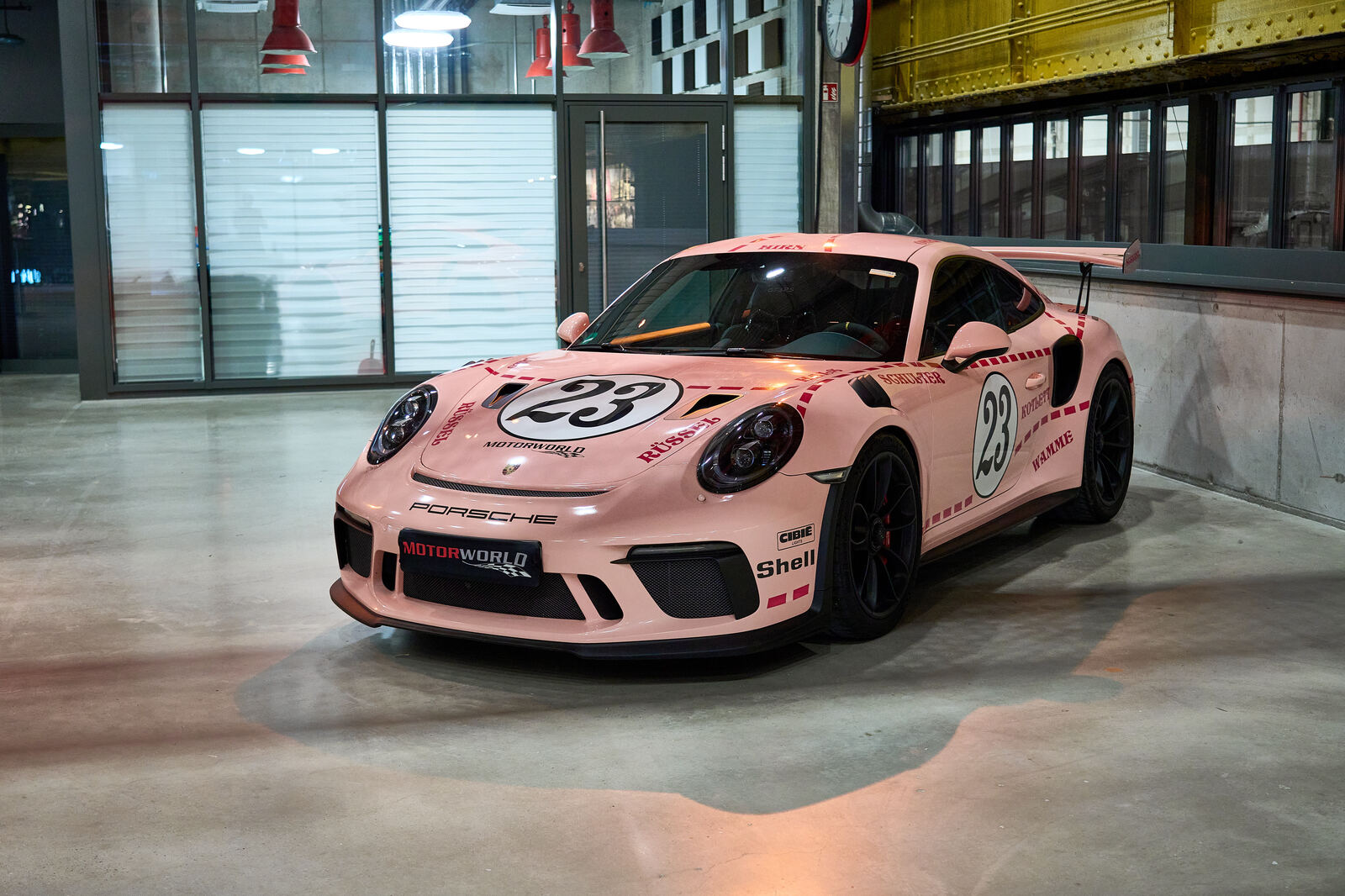 Porsche bei der Weihnachtsfeier in der Motorworld