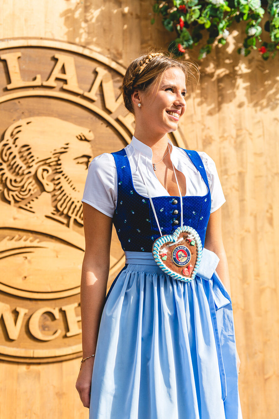 Hostess im Dirndl für Paulaner